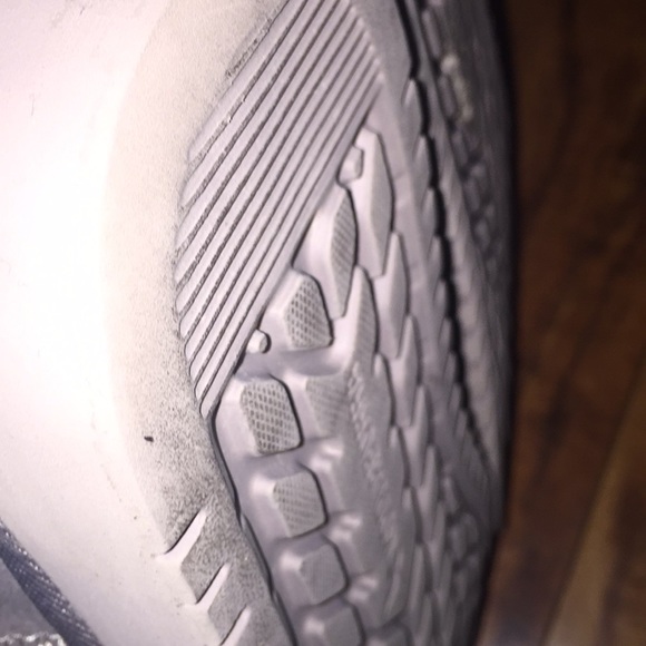 KoolaBurra by Uggs size 10 Grey Iike new - Picture 6 of 6